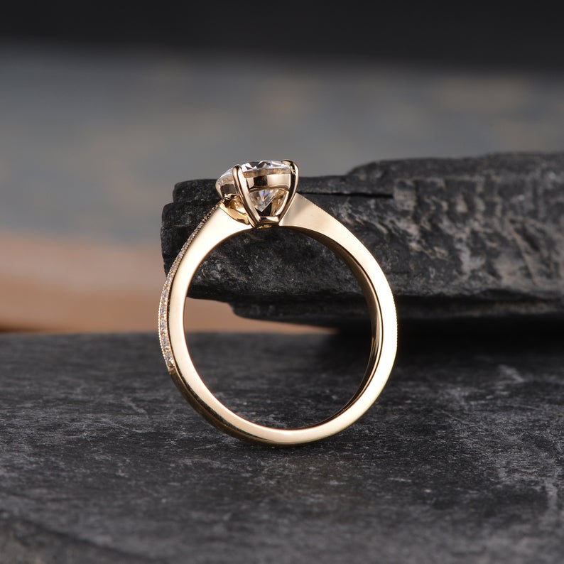 Round Cut Lab Diamond, Classic Design