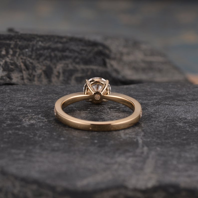 Round Cut Lab Diamond, Classic Design