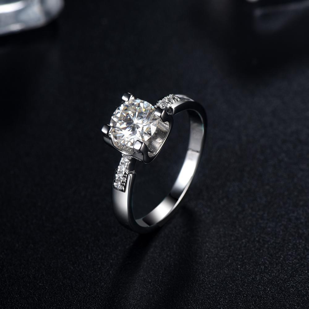 Suspended Setting with Stone Set Shoulders, 1.00ct Round Cut