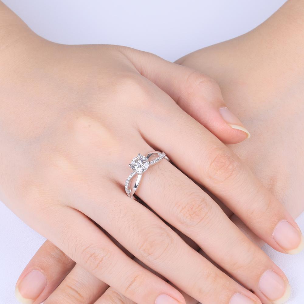 Twist Design With Split Shank, 1.00ct Round Cut